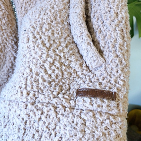 Billabong // Pink Teddy Bear Sweater // size Medium - Picture 5 of 6